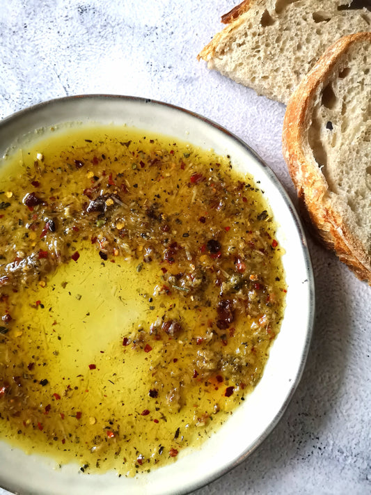 Česnakų ir alyvuogių aliejaus užkandis - Čili Mafija