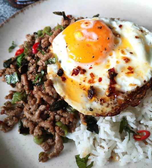 Pad Kra Pao su malta jautiena ir „Čili Mafija Traškiu čili“ (2 porcijos) - Čili Mafija