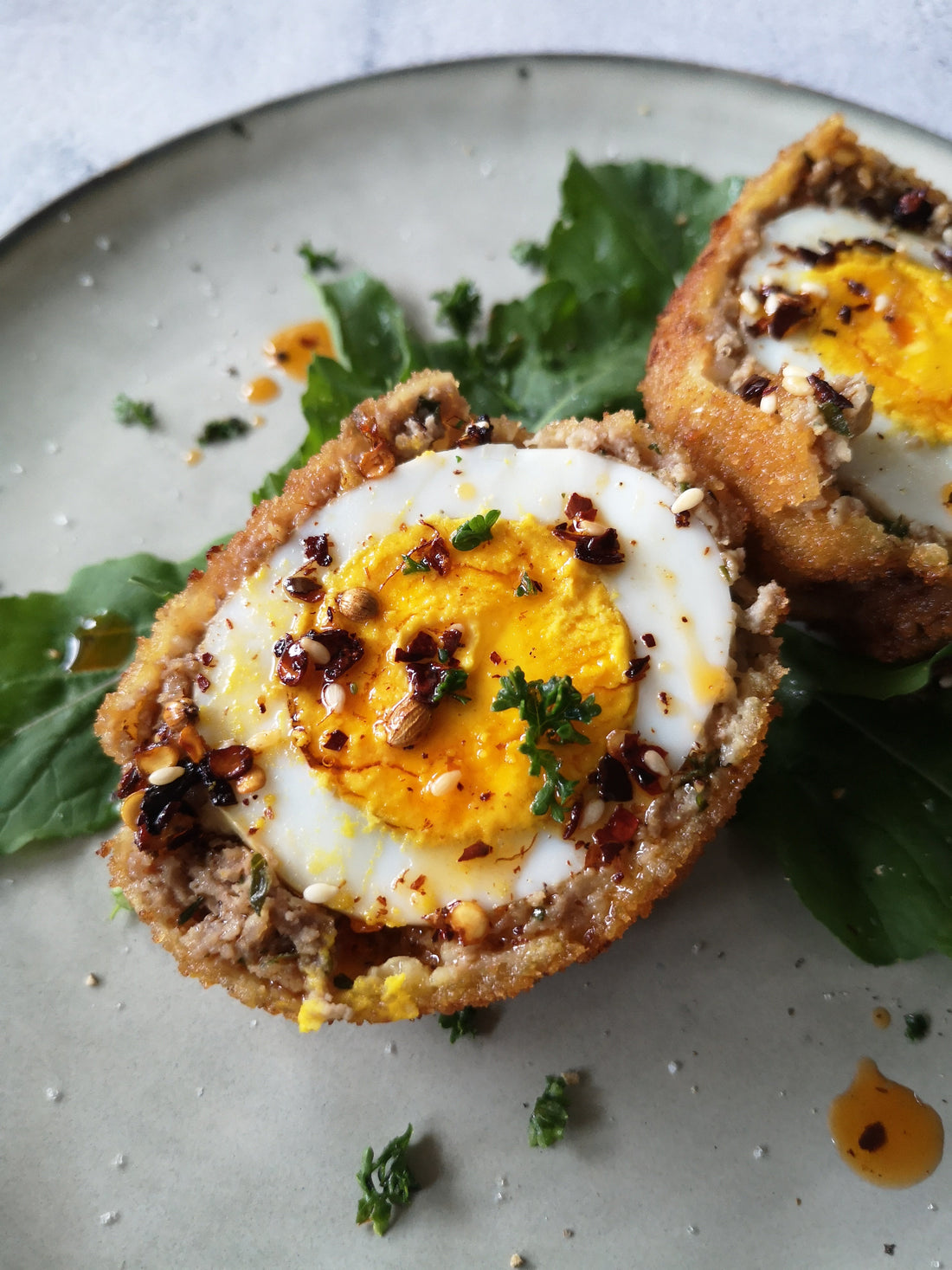 🥚 Scotch eggs - kiaušiniai su traškiu čili aliejumi