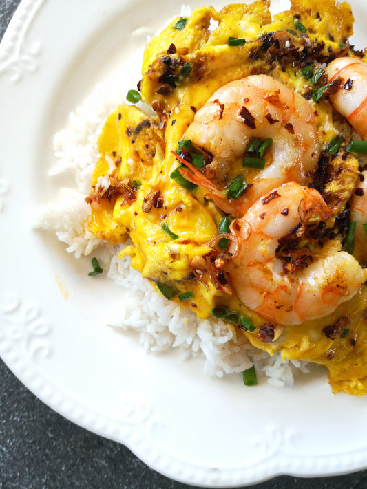 Krevetės su kiaušiniene ir traškiu čili 🌶️