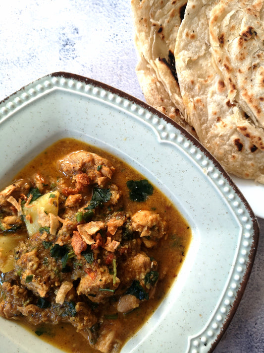 Švelnus ir kreminis vištienos karis su svogūnų–kokoso pagrindu