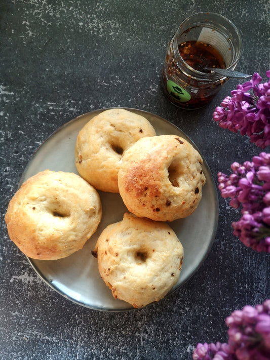 Greiti baltyminiai beigeliai su traškiu čili 🌶️🥯