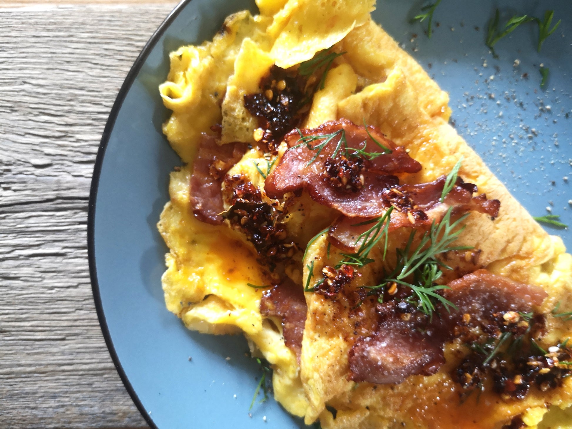 bacon and egg omlette with Čili Mafija's Česnako Bomba crispy chilli oil with that extra garlic goodness